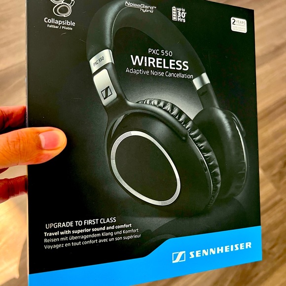 Sennheiser PXC550 Wireless Adaptive Noise Cancellation Headphones - Picture 4 of 5